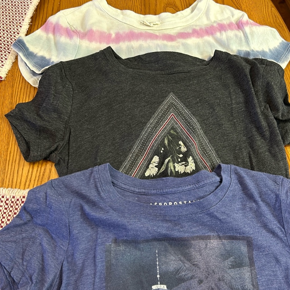 3 small Aeropostale t shirts